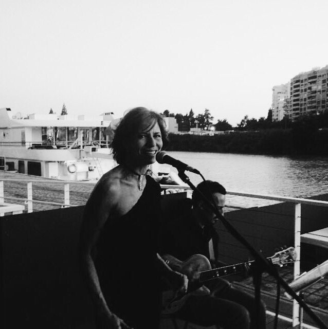 Esta noche cantaré en una fiesta en #PuntaUmbría Espero alegrar con mi voz un ambiente herido. #huelva #ocio #Musica #BienvenidoJulio