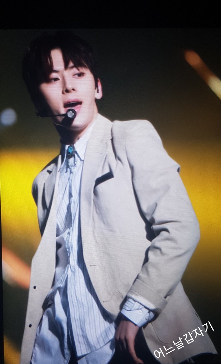 Suddenly_95's tweet photo. Pre) 170701 PRODUCE101 FINAL CON. #황민현 #민현 #PRODUCE101FINALconcert #워너원 #WANNAONE https://t.co/C6HAunleuz