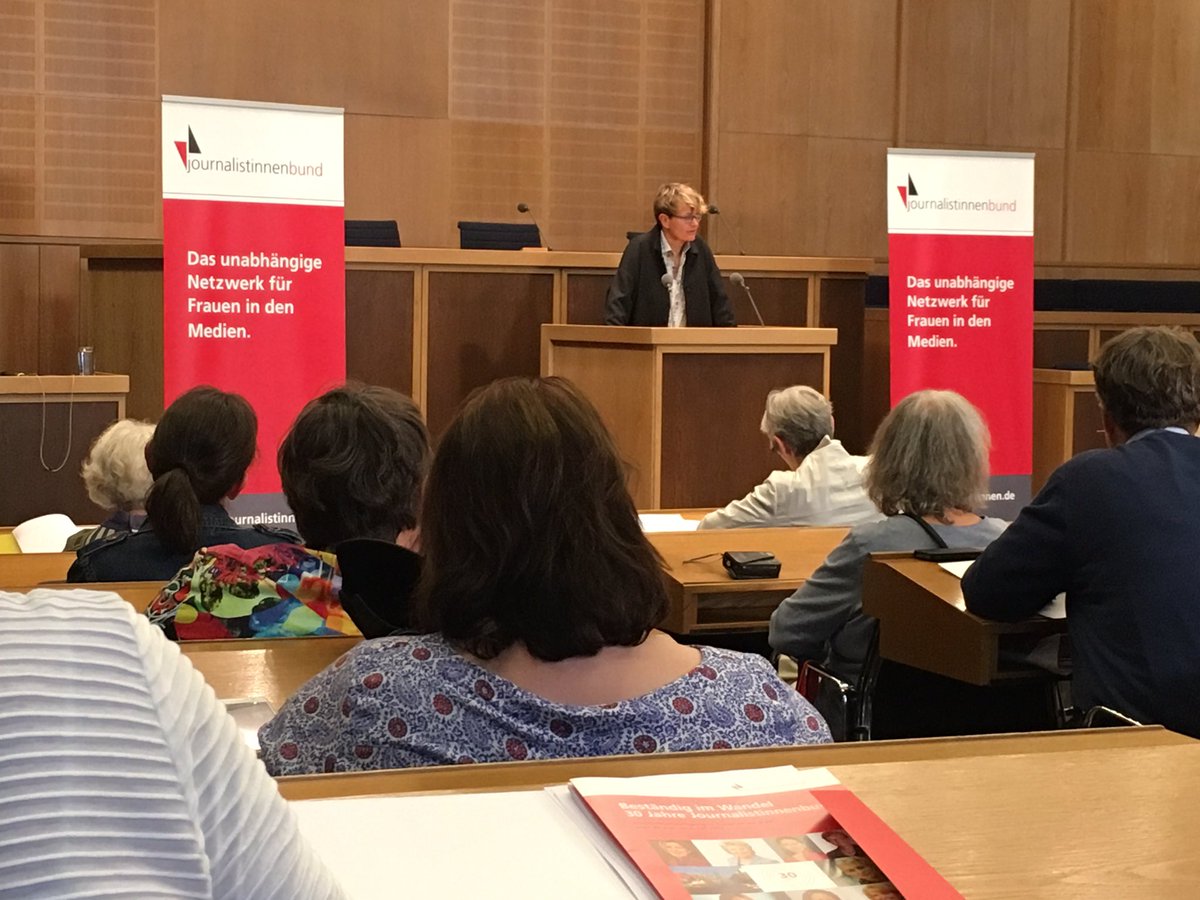 "Der Weg vom Betteln zum Rechtsanspruch: Irgendwann erkennt man 'Es ist illegal' und klagt." Prof. Baer, Richterin BVerfG bei #jb30