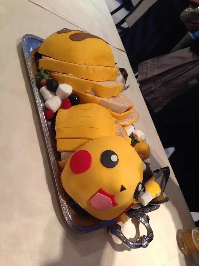 子供が見たらトラウマになる？ピカチュウのケーキをカットした姿がひどいｗｗｗ