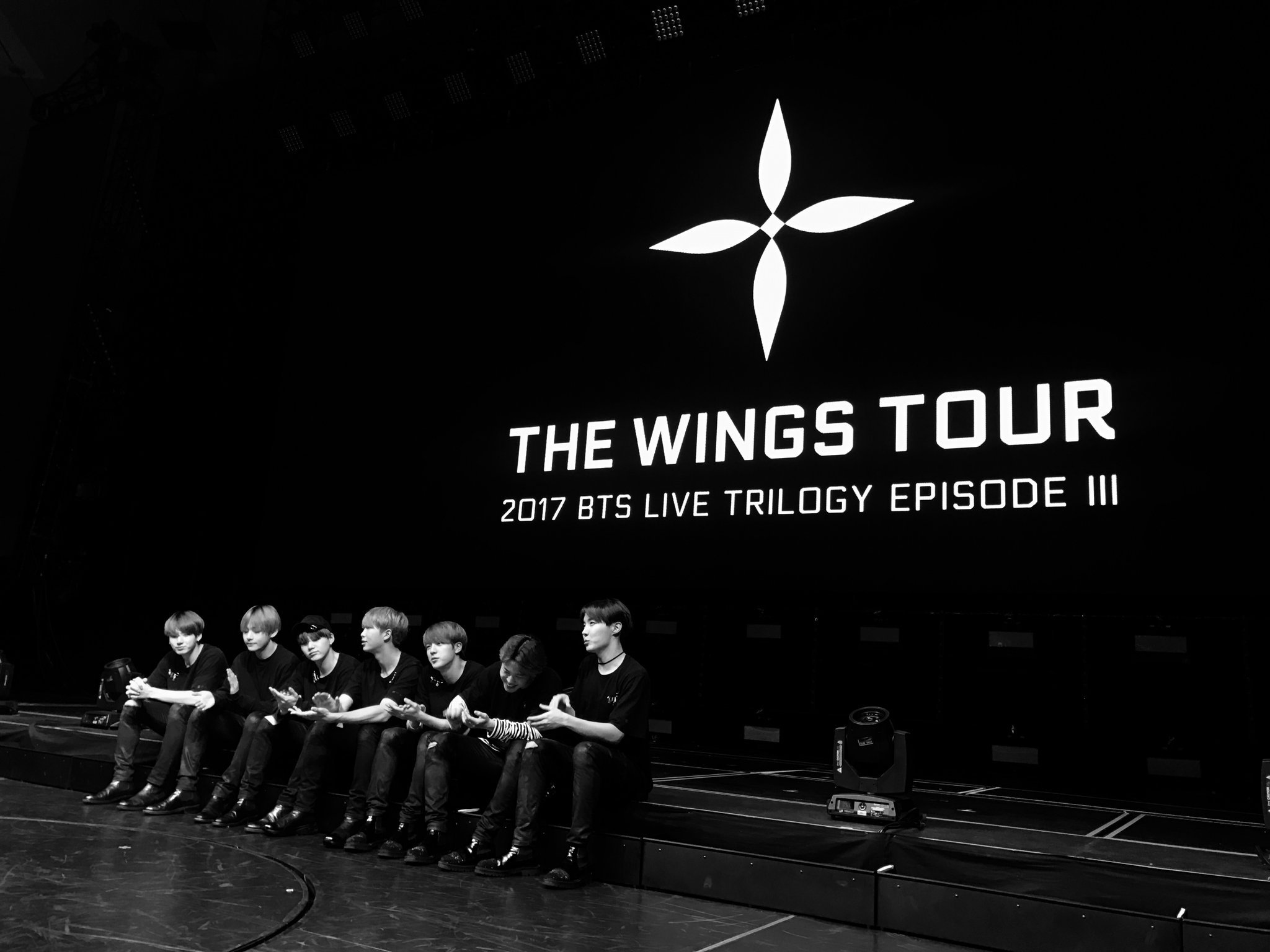 防弾少年団(BTS) - 2017 BTS LIVE THE WINGS TOUR JAPAN 2017 BTS LIVE TRILOGY EPISODE III THE WINGS TOUR ～JAPAN