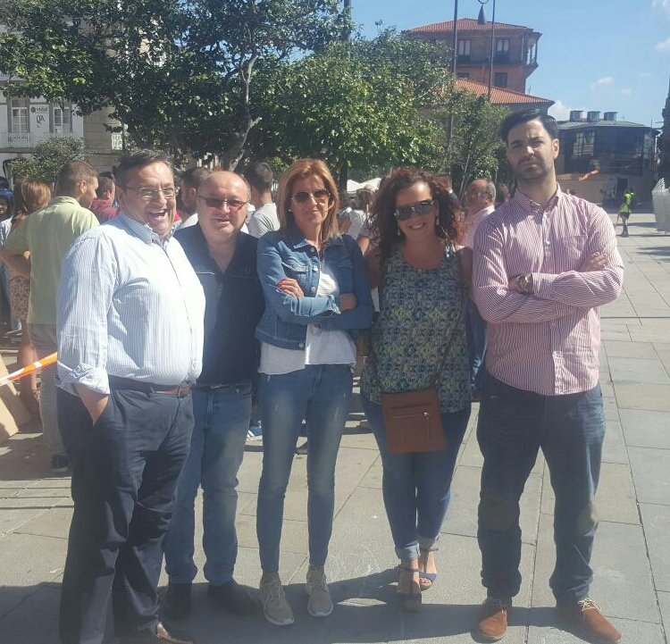 CsPontevedra's tweet photo. 📷 🍊Hoxe apoiando a plataforma veciñal #ORuralExiste. As parroquias, merecen e necesitan ser escoitadas💪💪 @CsGalicia https://t.co/KD3lyGWgkX