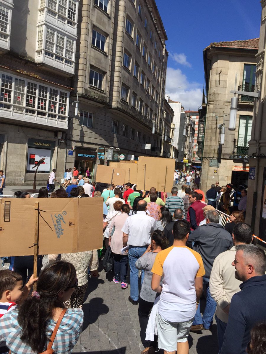 CsPontevedra's tweet photo. 📷 🍊Hoxe apoiando a plataforma veciñal #ORuralExiste. As parroquias, merecen e necesitan ser escoitadas💪💪 @CsGalicia https://t.co/KD3lyGWgkX