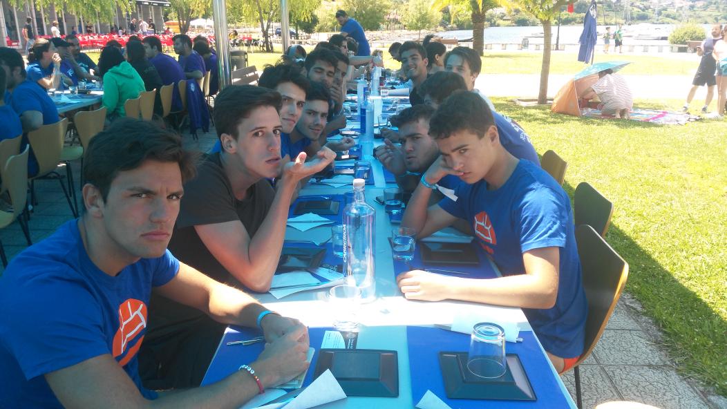 3de3 en el #ITorneoWaterpoloCastrelodeMiño
Directos a semis ;)