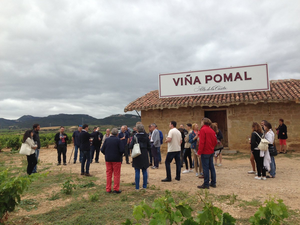 Aprendiendo muchísimo sobre viñedos con Alejandro López en <a href="/VINAPOMAL/">VIÑA POMAL</a> en #VeremaRioja <a href="/Verema/">Verema</a>
