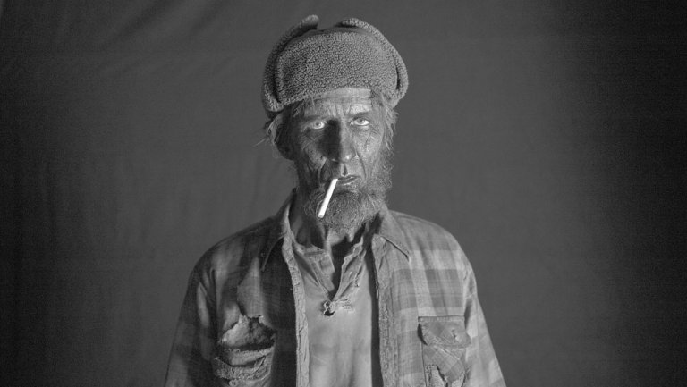 THR's tweet photo. #TwinPeaks: Meet the man behind David Lynch's new nightmare https://t.co/0aH3sCPxh4 https://t.co/Z0TpEBjk6b