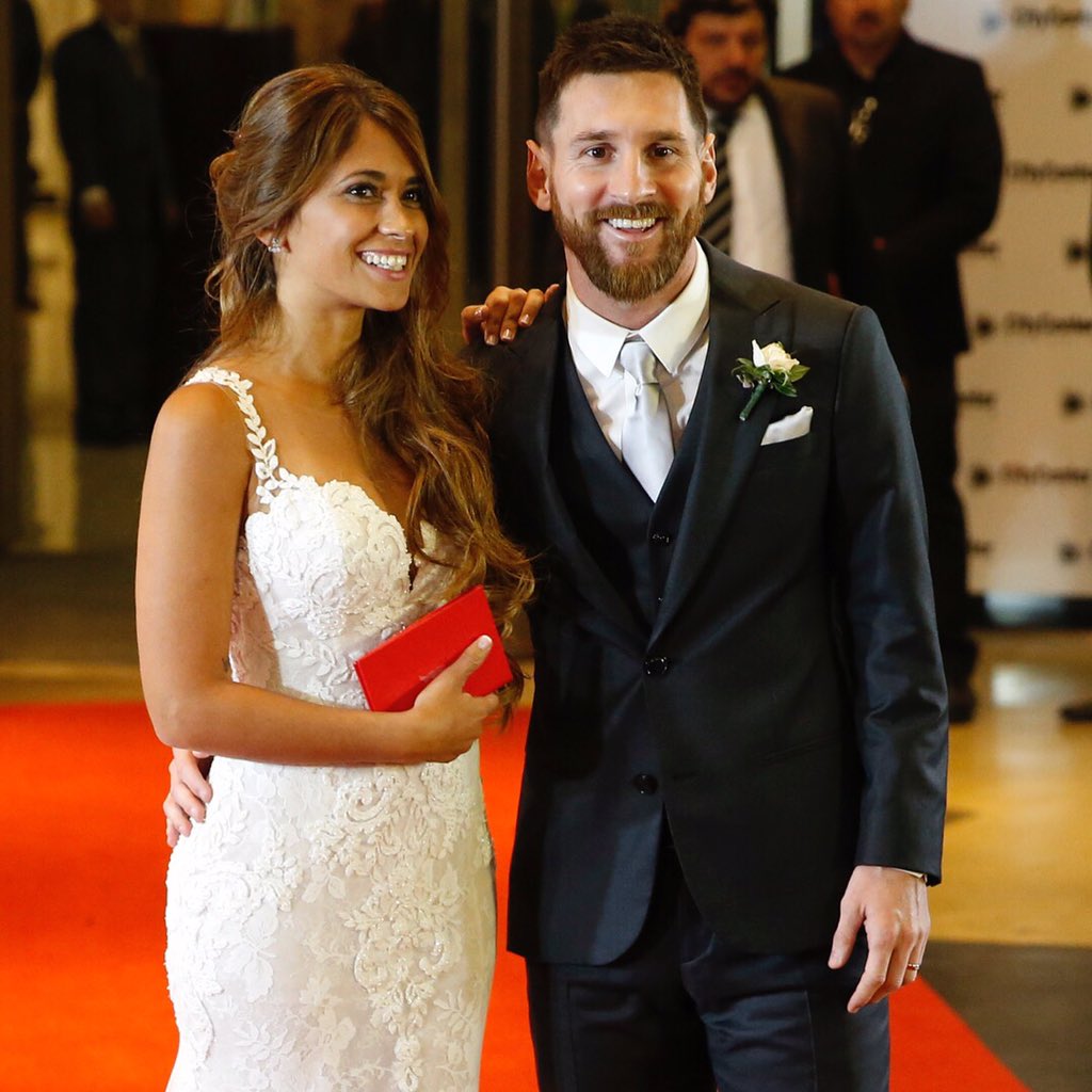 Lionel Messi Marries Childhood Girlfriend Antonella Roccuzzo Love Life ...
