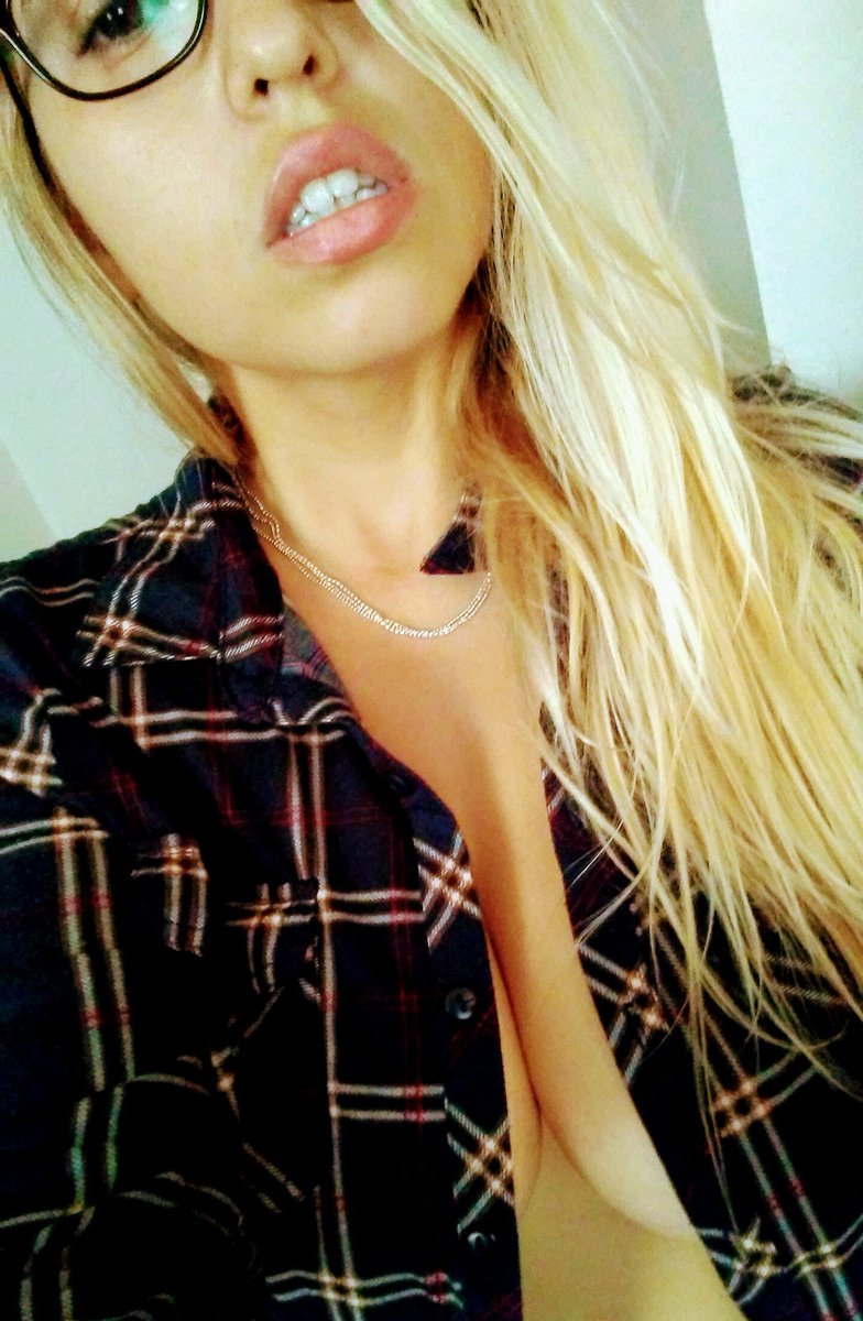 Mzkizz1's tweet photo. #SaturdayMorning #Curves
#Follow  @EliteQueenLuxe 😍

https://t.co/R0Q5LxFLwV
#SmokinHot #Booty 💖 https://t.co/9FyfEk9IUi