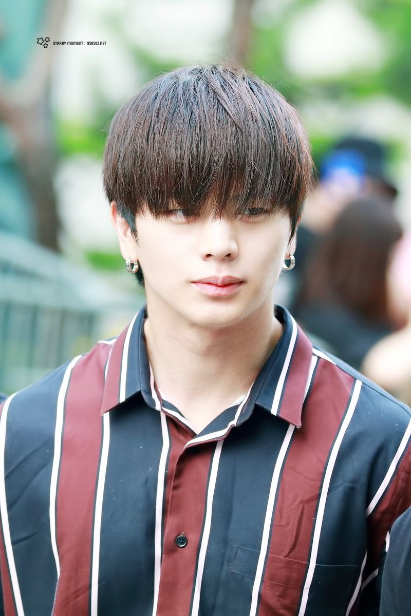 starrymoment6's tweet photo. 170630 뮤직뱅크 #육성재 #성재 #비투비 #YOOKSUNGJAE #BTOB @BTOB_6SJ

🌠 https://t.co/8O97eMzo2T https://t.co/lJ14rX7oiY