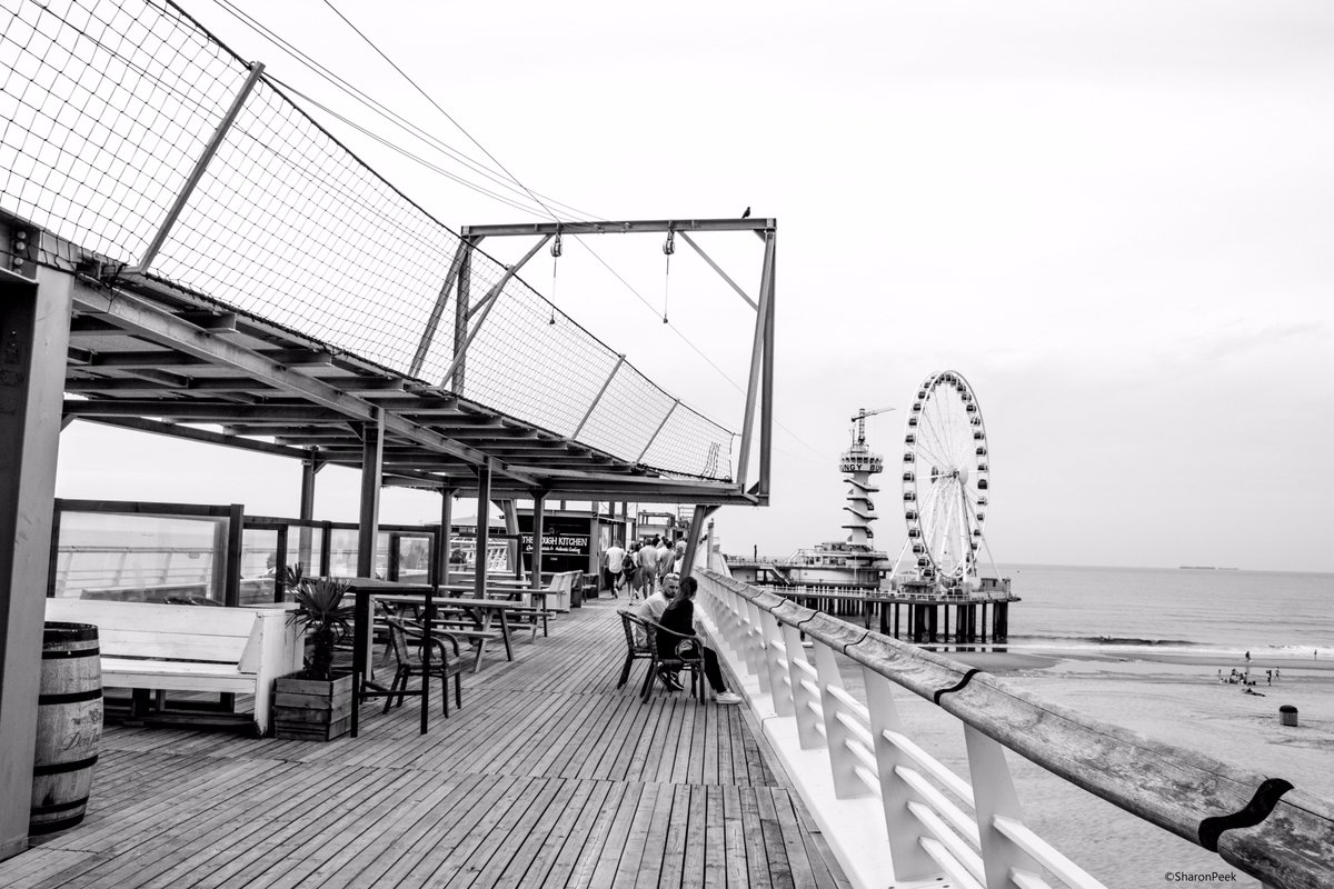 Scheveningen "de pier" this place gives me a clear mind, the people having fun, the ferriswheel it all just feels good. #depier #toerisme