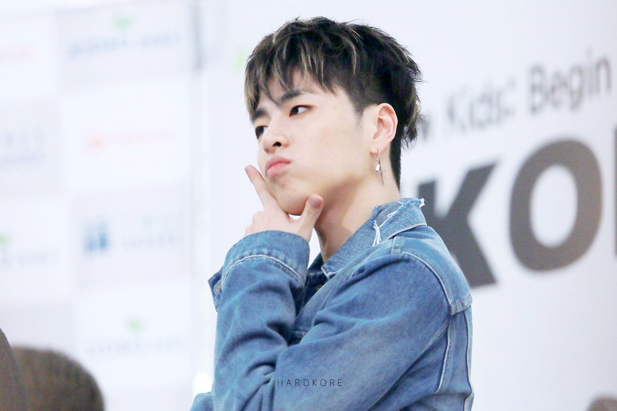 170701 iKON 영등포 타임스퀘어 팬싸인회 😗👼🤔
#BOBBY #BI #JUNE #바비 #비아이 #준회
HQ imgur.com/nDN6Ta2 / imgur.com/FmVveXW / imgur.com/qTlEzq6