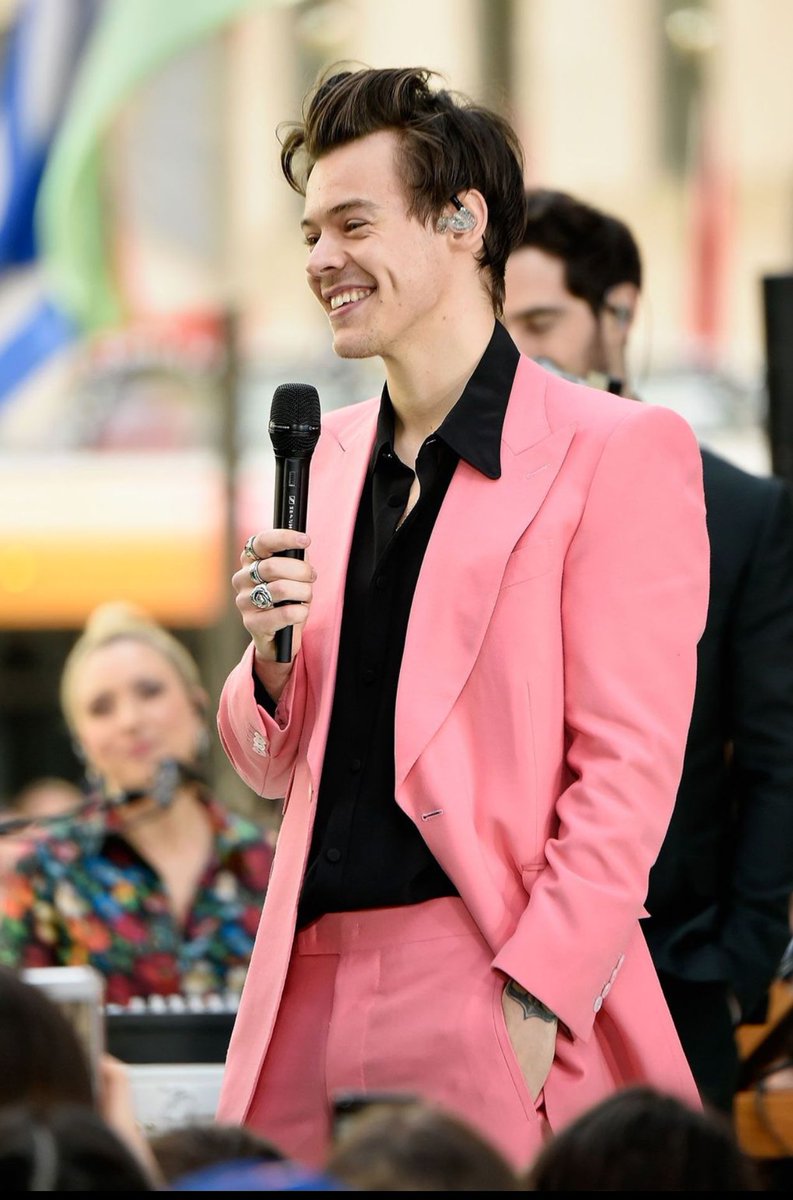 spideyabstract's tweet photo. this is harry styles. so loving and caring and unproblematic. be like harry styles #jackgilinskyisoverparty https://t.co/zxH9f1E2t9