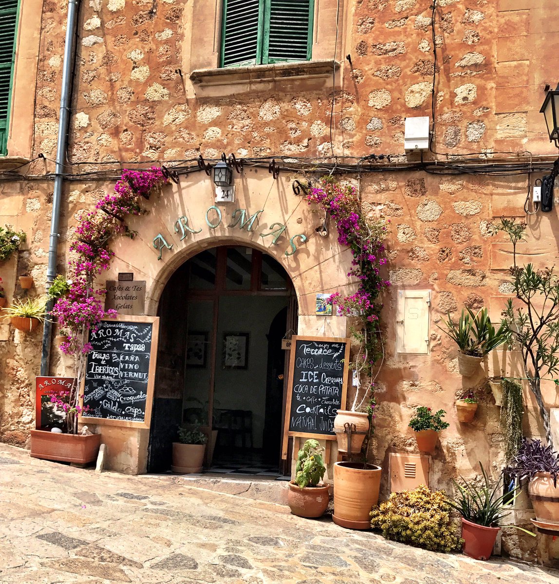 corinnawidmer's tweet photo. Top location: Aromas in #Valldemossa #Mallorca https://t.co/E8YiVyPRM7