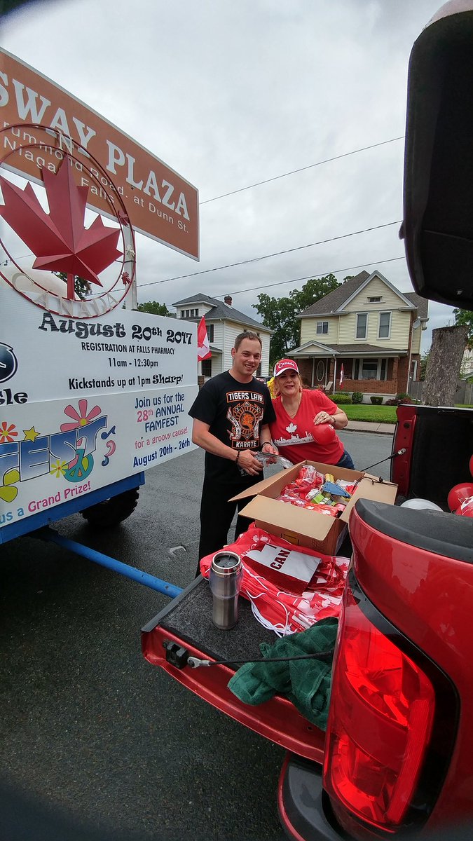 poyd1985's tweet photo. #Canada150 #niagarafallsparade @FallsPhmcy lets rock this https://t.co/HB7FfCxBvL