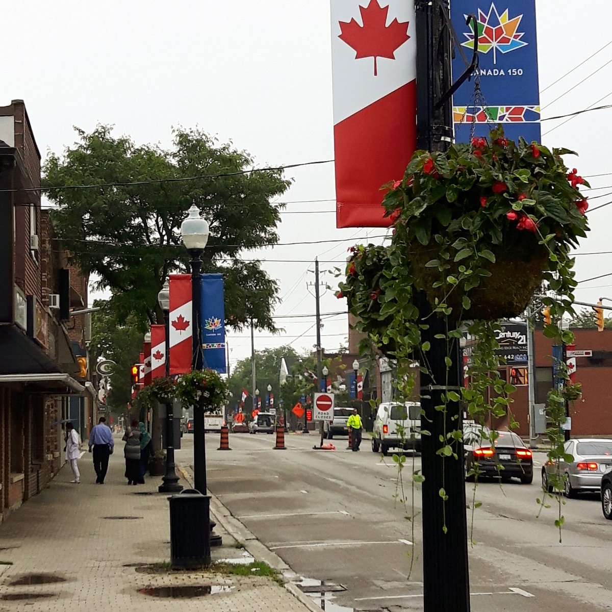 Pathstovitality's tweet photo. The path towards the #canadaday #strawberryfestival in #Stouffville
Promoting #pathstovitality #osteopathy #naturopathy #health #wellness https://t.co/cgzq1LreYo