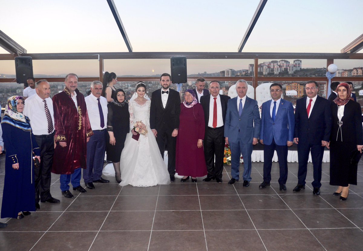 mustafaatas's tweet photo. Genel Merkez, Teşkilat Başkanlığı 4. Bölge Uzmanımız Yasin Öztürk'ün nikah törenine katıldık. Allah mesut bahtiyar etsin. https://t.co/WmujSxnTIM