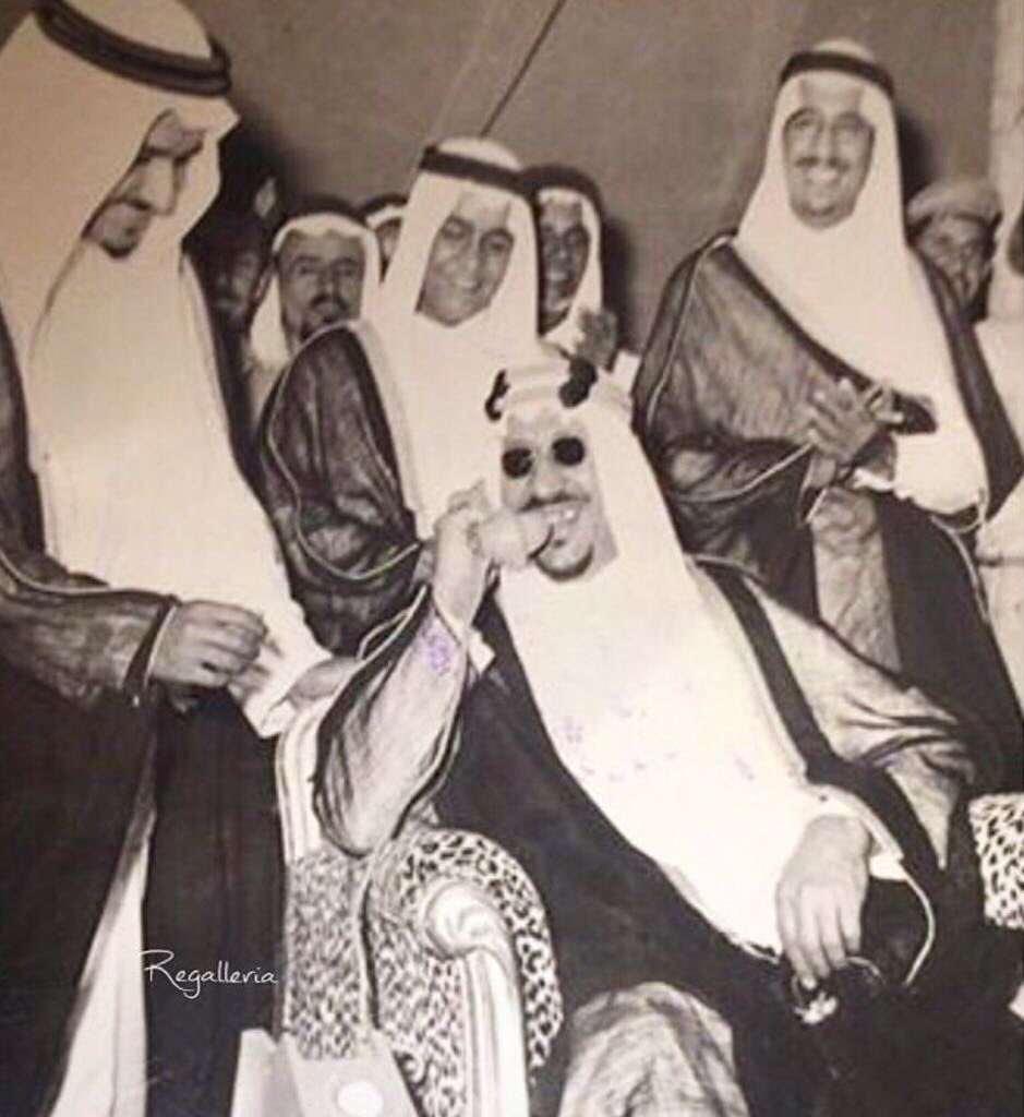 PrincessBasmah's tweet photo. #حط_صورتك_وانت_صغير
ابو الخيرين
والرشيد
ايّام الصغر والفرح https://t.co/yK4P6GWrgb