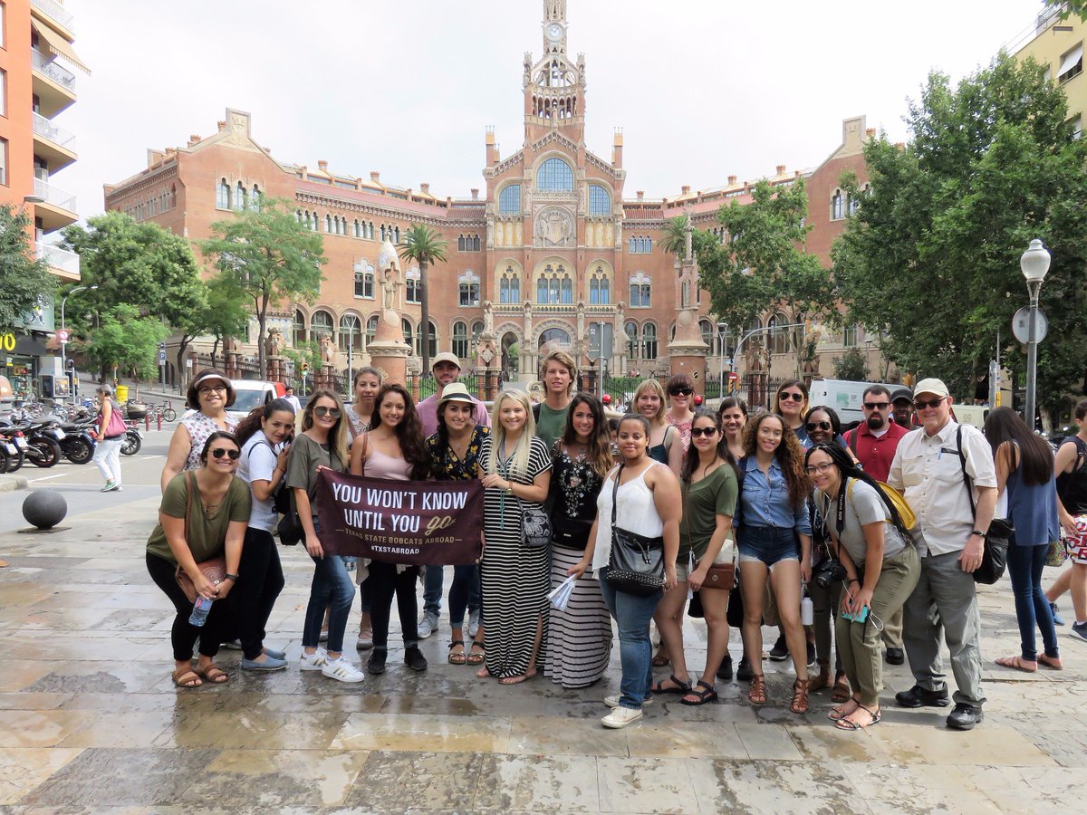 SJMCStudyAbroad's tweet photo. Here we are at Barcelona's Hospital Sant Pau, a designated UNESCO World Heritage Site #SJMCBarcelonaMadrid #SJMCStudyAbroad 🇪🇸 https://t.co/y8o13SRAJ0