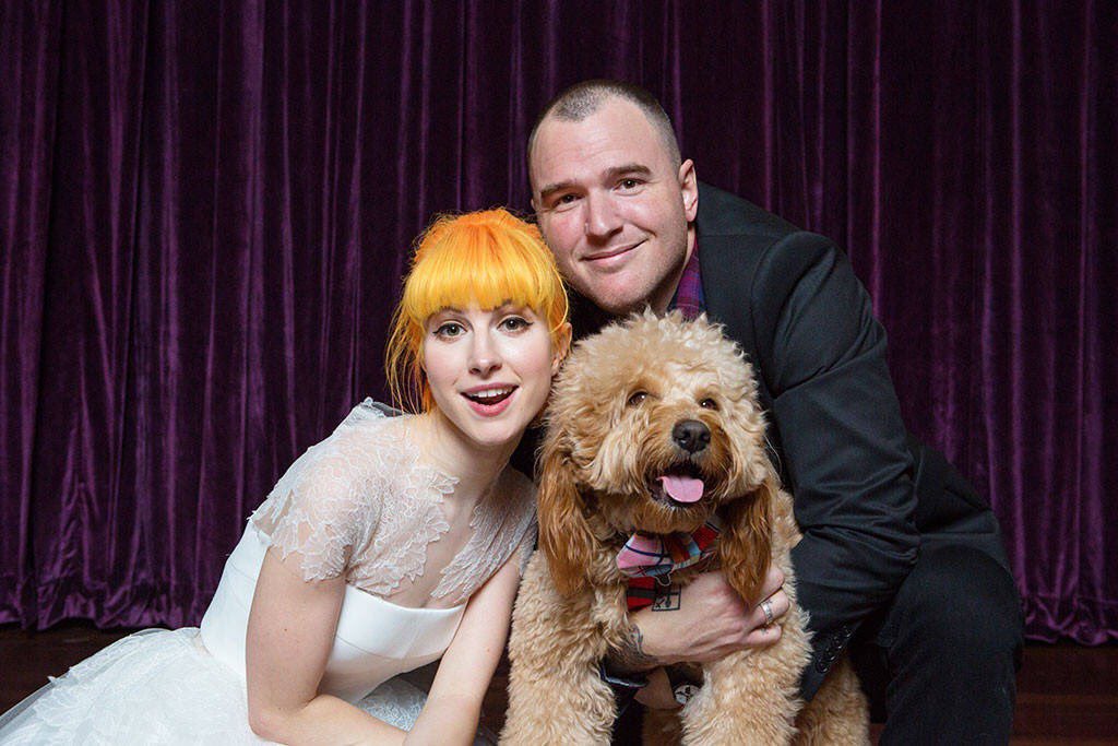 paramorebrasil's tweet image. Após dez anos juntos, Hayley Williams e Chad Gilbert anunciam separação.
Leia a carta aberta: goo.gl/xXjYeg 😓😢