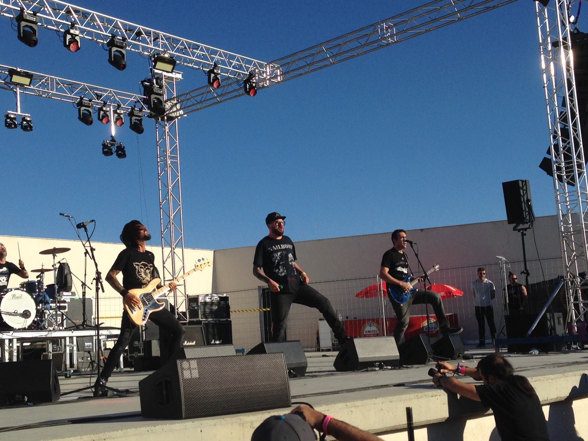 <a href="/aphonnic/">Aphonnic</a> se salen . Estamos en  <a href="/ZLiveOficial/">Z! Live</a> y lo mejor será verles otra vez en <a href="/AUnirock/">Asociación Unirock</a>