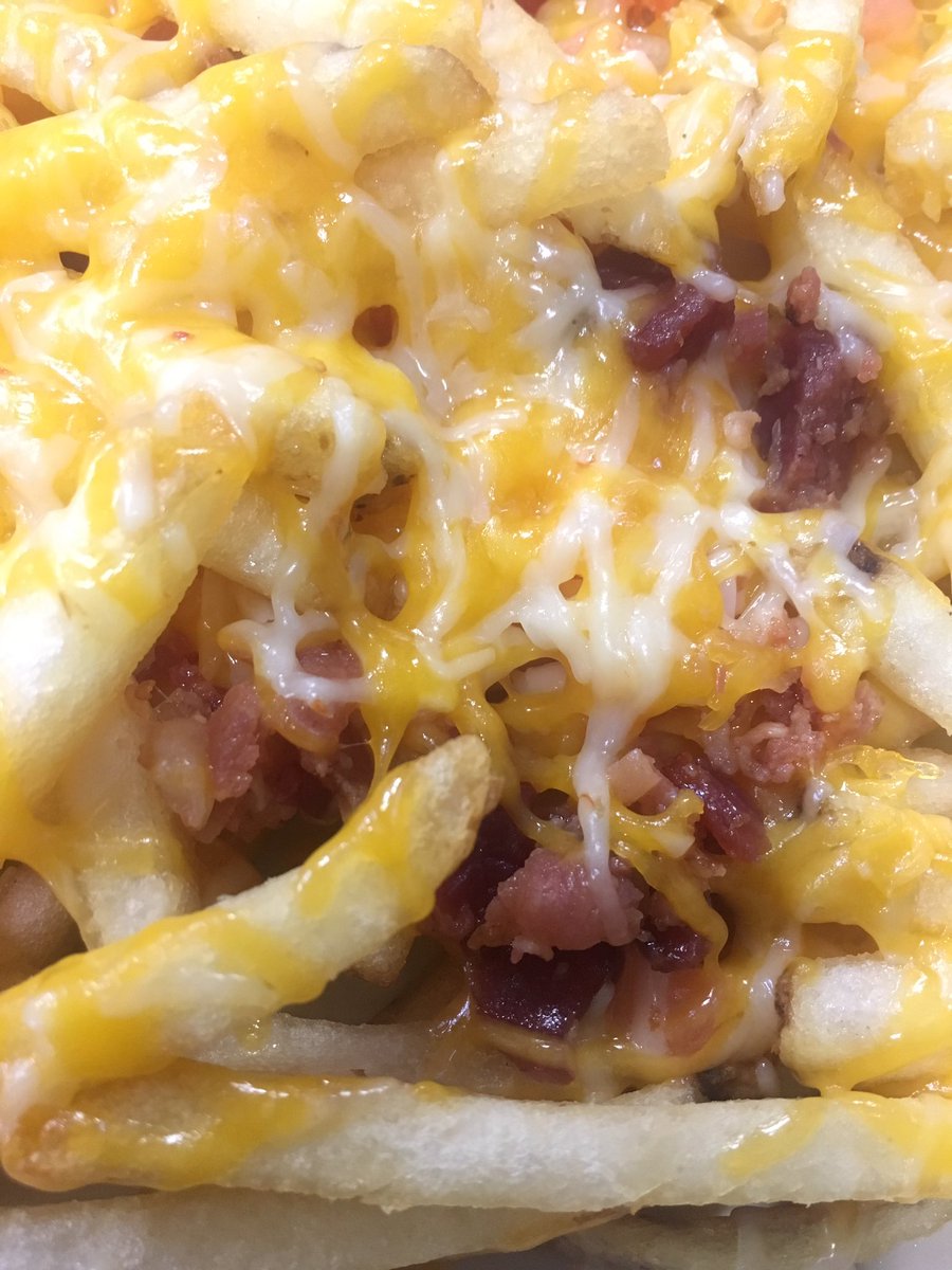 Bacon extreme cheese fries.
Skyline, it's an art form. 😍