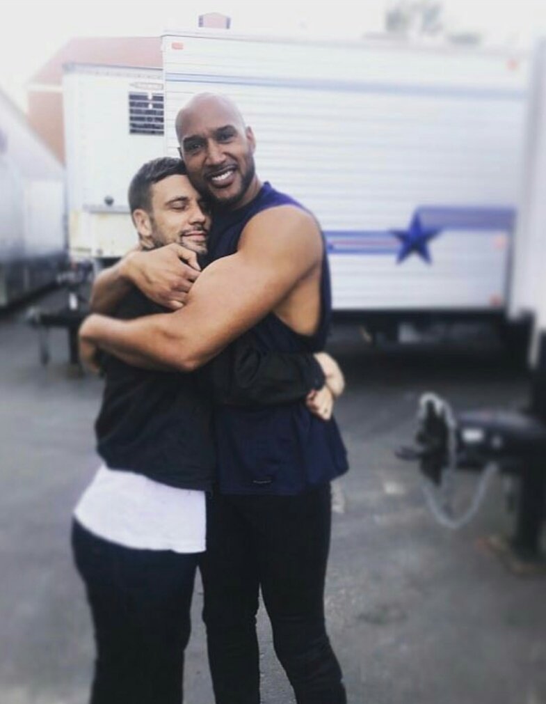 Happy Birthday to Henry Simmons aka Mack. All love and sucess for him and Nick hugging him of course. 