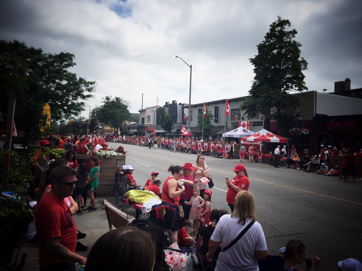 Full house for Paint the Town Red, #Canada150 parade in Port Credit