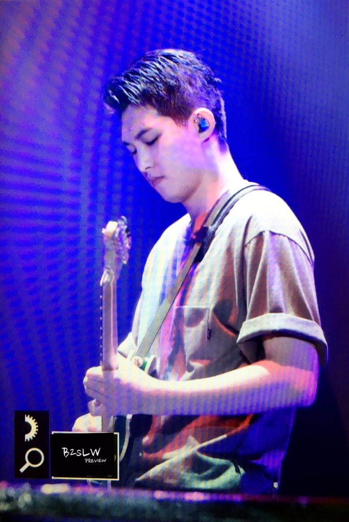 B2sLW's tweet photo. #LEEJONGHYUN 170701 CNBLUE #Between_Us in Singapore #이종현 PREVIEW2 
어떻게 표현해야��지 https://t.co/Cg4X6GXcCt