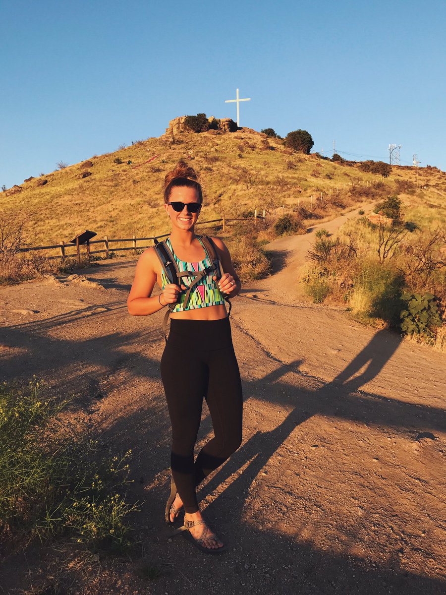 AFalck3's tweet photo. Summer is for hiking 🏔👏🏻 https://t.co/QcKwtHOX25
