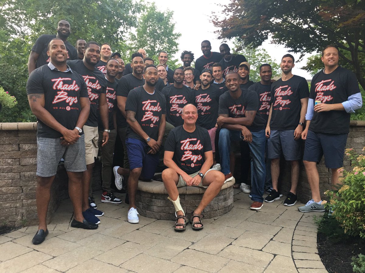 ACraft4's tweet image. Celebrating Coach Matta and getting together with this group makes for a pretty great night. #ThadsBoys #Brotherhood