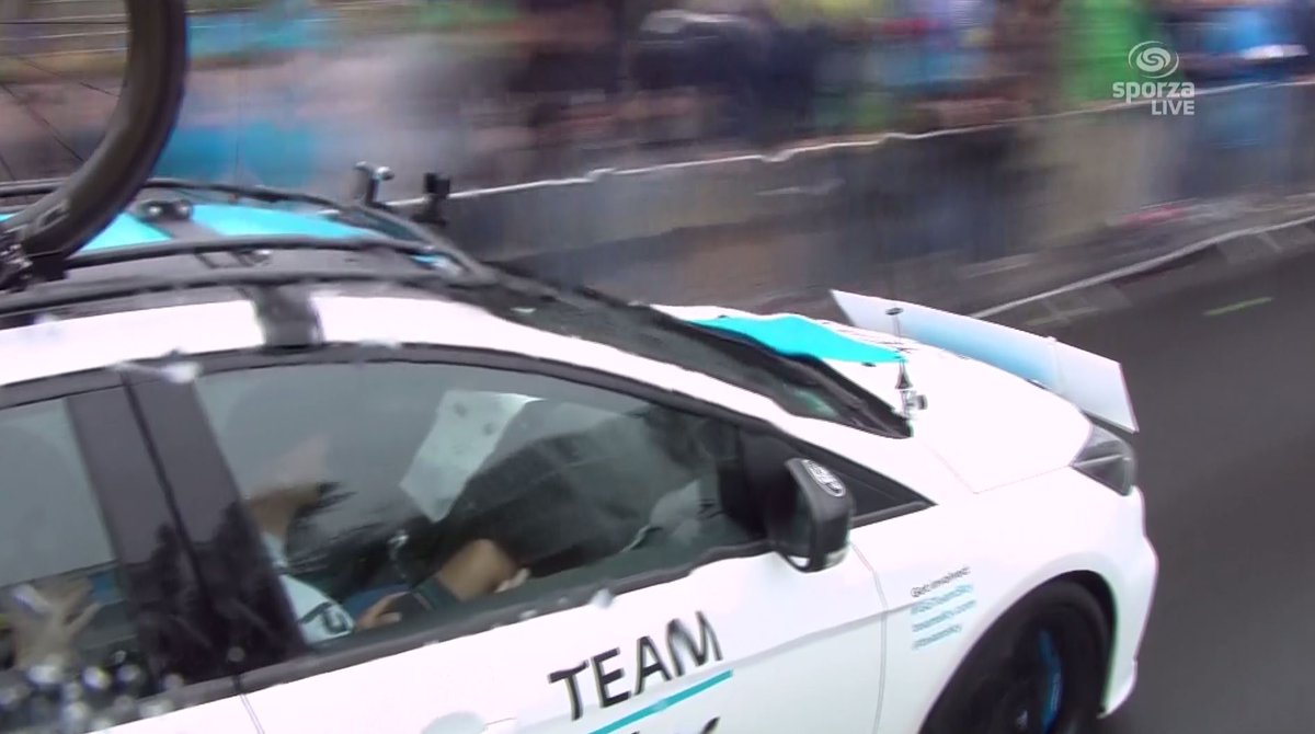 Sporza 🚴 on Twitter: "Froome volgt de tijdrit van ...
