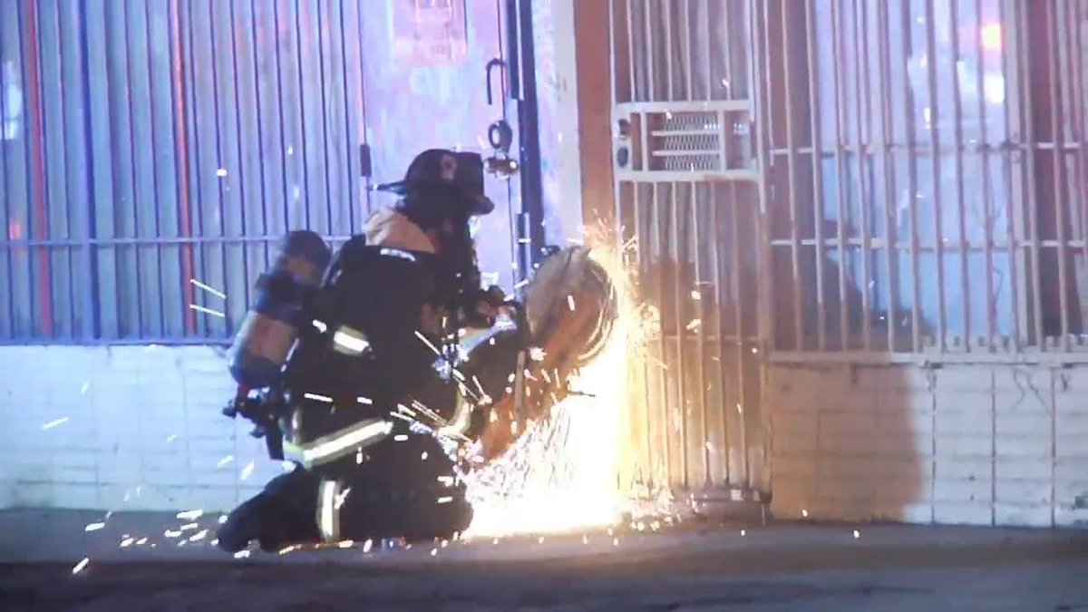 St. Gerard Botanica catches on fire in Miami's Little Haiti bit.ly/2uvpE3e https://t.co/6DznRMvqaH