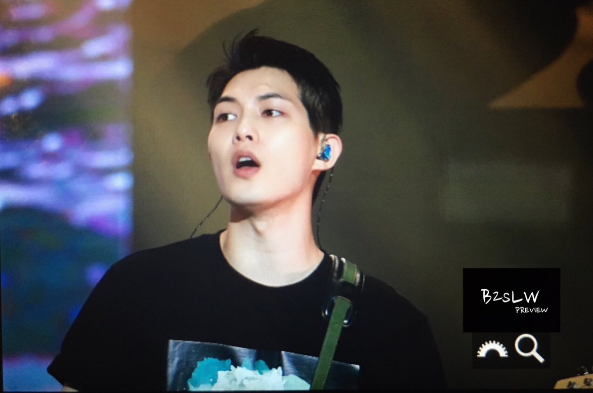 B2sLW's tweet photo. #LEEJONGHYUN 170701 CNBLUE #Between_Us in Singapore #이종현 PREVIEW5 
😍😍😍😍 https://t.co/CoTdo15RZz
