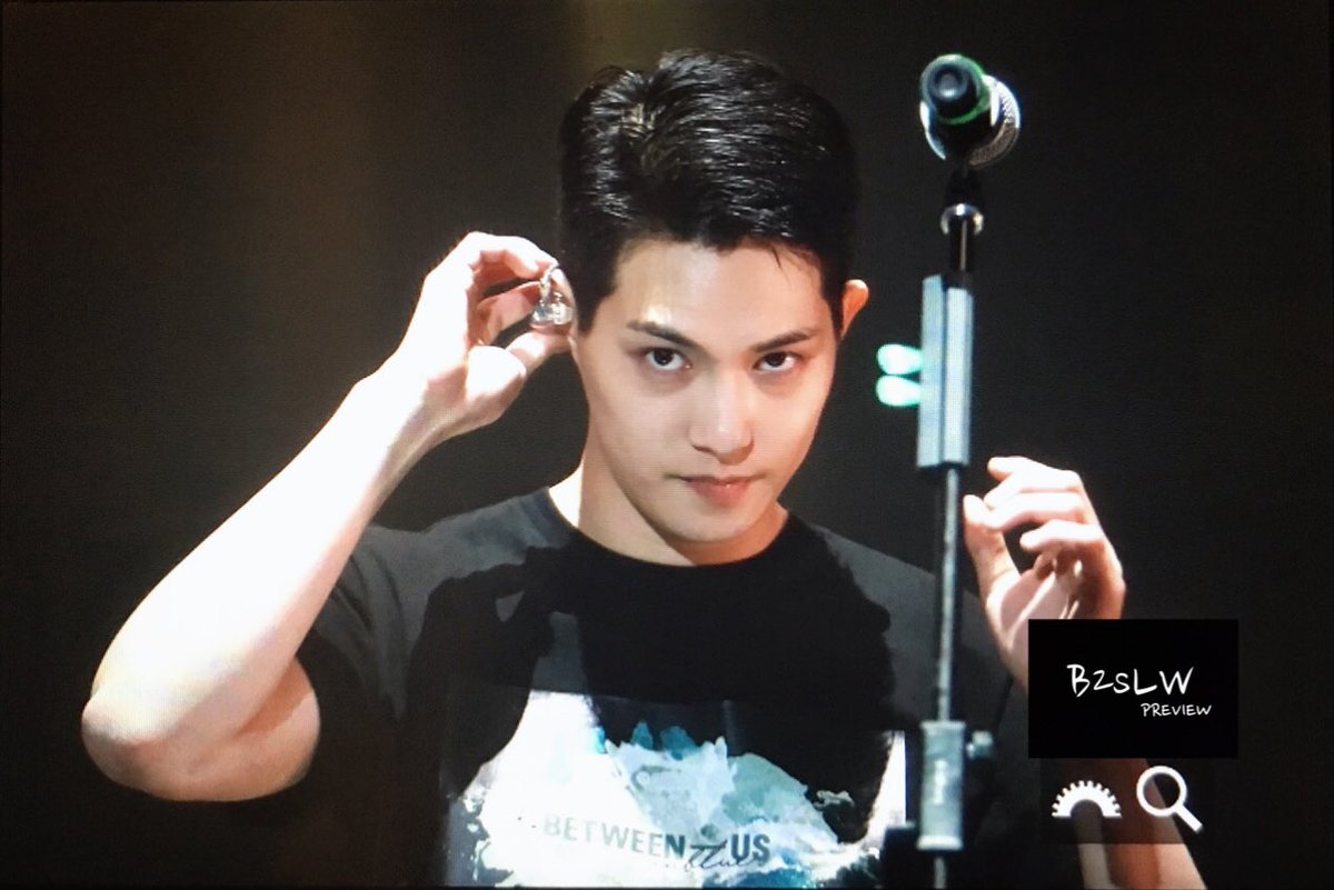 B2sLW's tweet photo. #LEEJONGHYUN 170701 CNBLUE #Between_Us in Singapore #이종현 PREVIEW7
맛있는게 먹고 일찍 자고 푹 쉬세요~~~ 😘😘 https://t.co/o6K7j7S1VN