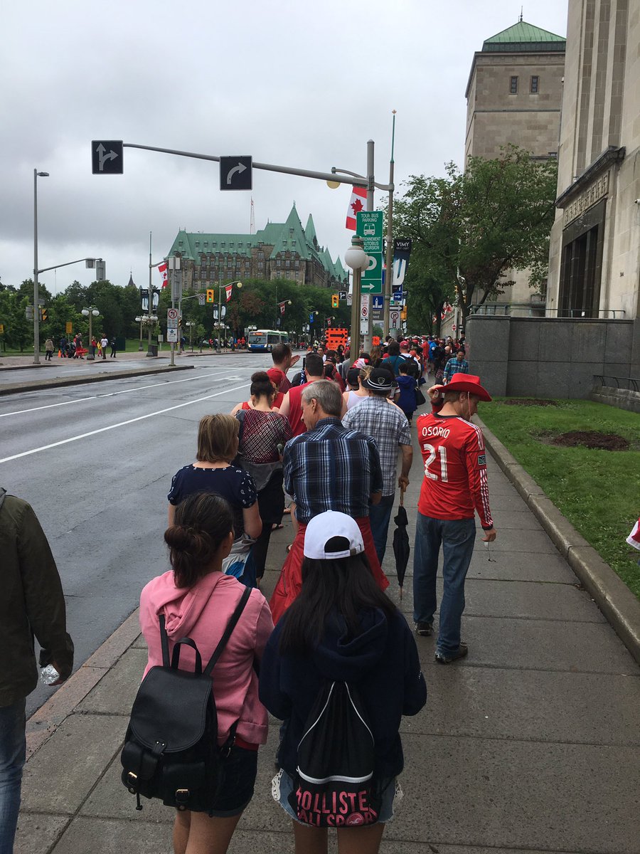 ThinkFeelDoLive's tweet image. #CanadaDay2017 #Ottawa lineups to get in to festivities 5 hours long!!!
