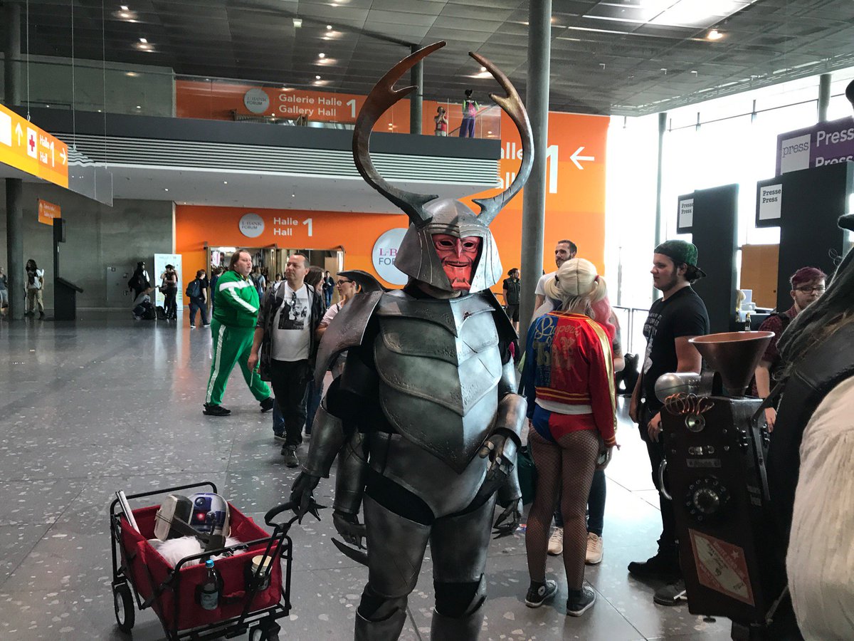 ADtiDude's tweet photo. Die Kollegen wieder ... #comicongermany (@ Messe Stuttgart in Stuttgart, Baden-Württemberg) https://t.co/qGT8vjJd4c https://t.co/c3orNWfZlM