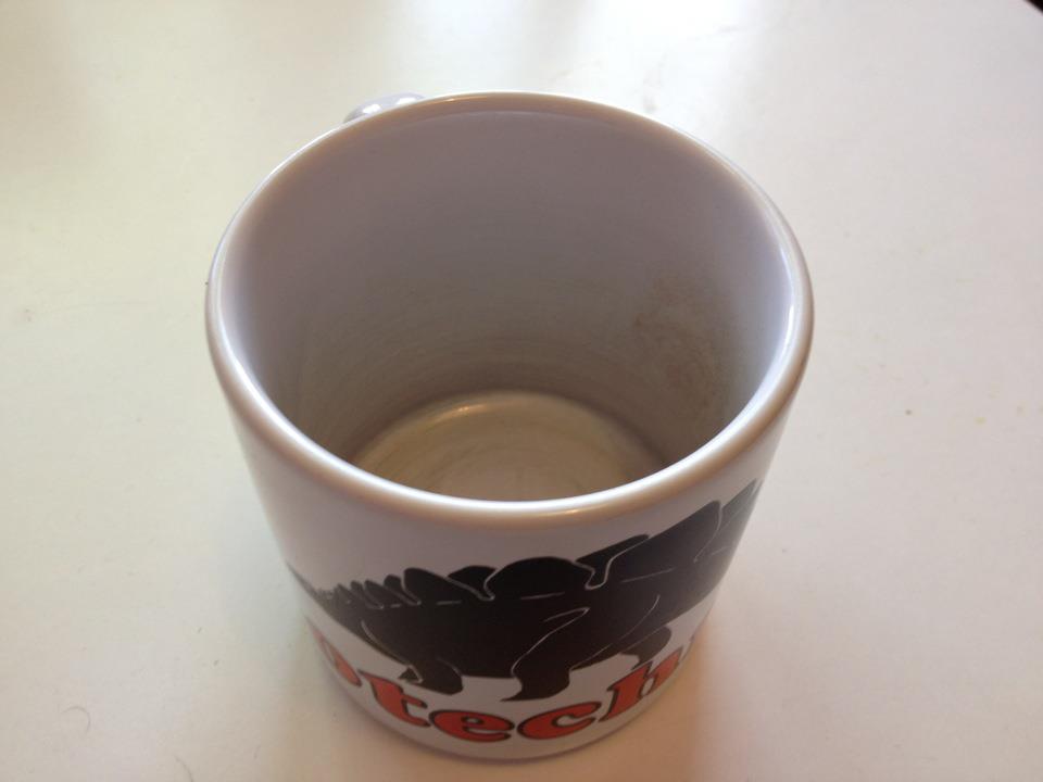 Morgansb's tweet photo. 7 years of faithful and unfailing use. Through hard times, and many many rounds of tea @GeoEngUK #steggyontour #RIPmug. https://t.co/MtTYBVQcMp