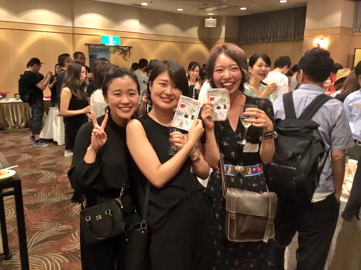 上田安子服飾専門学校トップクリエイター Auf Twitter 7 2 大阪同窓会開催 2年に一度の大同窓会に多くの卒業生が集まりました 多くの卒業生の頑張りの上に上田安子服飾専門学校の76年の歴史があります 心から卒業生に感謝申し上げます 上安 Ucf Fashion Design