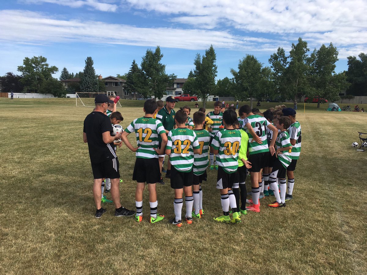 colin_lindgren's tweet image. 1st intermission. Regina Premiers#1,0 @Foothills04DA @04Prospects 2. #DevelopHabits #BlendedTeams #BleedGreen