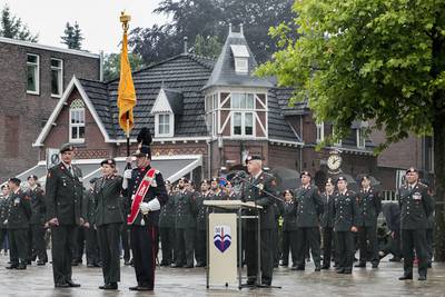 ED_Valkenswaard's tweet photo. Indrukwekkende ceremonie bij beëdiging nieuwe reservisten in Valkenswaard https://t.co/eHK5fGaps8 https://t.co/FDGIcppfKe