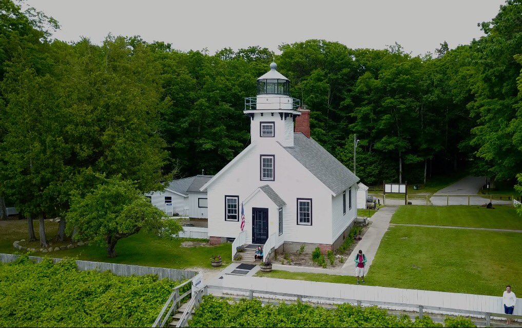 everlast556's tweet photo. #oldmission #Lighthouse #traversecity #oldmissionlighthouse #mavic #MavicPro #drone (screen cap of video) https://t.co/6qUw8o0Nb5