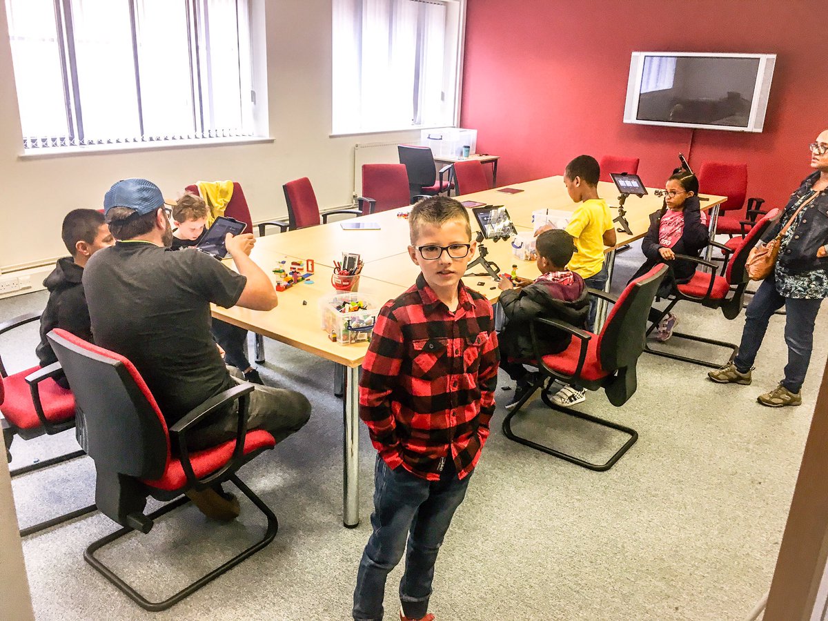 larcowan's tweet photo. Having a great time filming @TheArtCart as are making animations with family's, cool way to spend a Saturday #belfast #stopmotion #animation https://t.co/tNbuWzffcd