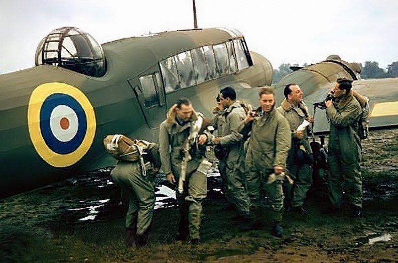 ron_eisele's tweet image. Avro Anson crew prepare for an anti-submarine patrol.