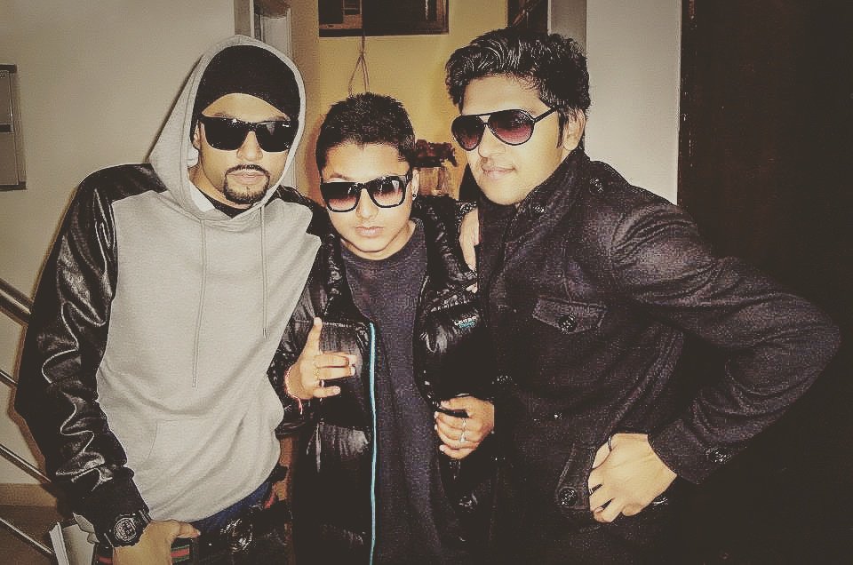 aslipardhaan's tweet photo. @iambohemia | @GuruOfficial  PURAANI WAALI PHOTO  : ) https://t.co/wbz9Gwcj9x