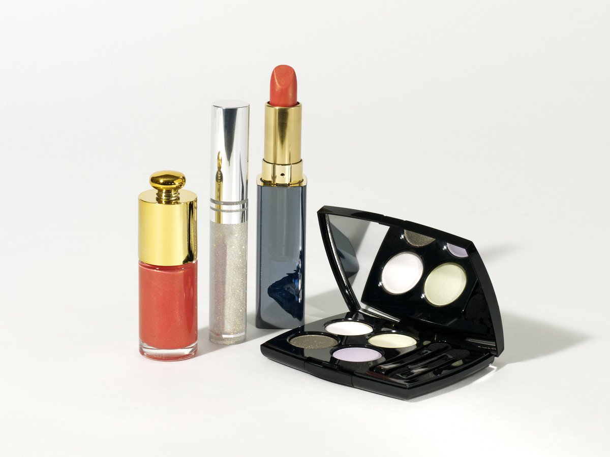 Here's What the Gross Bacteria on Your Expired Makeup Really Looks Like glamour.com/story/heres-wh… #BeautyMakeup