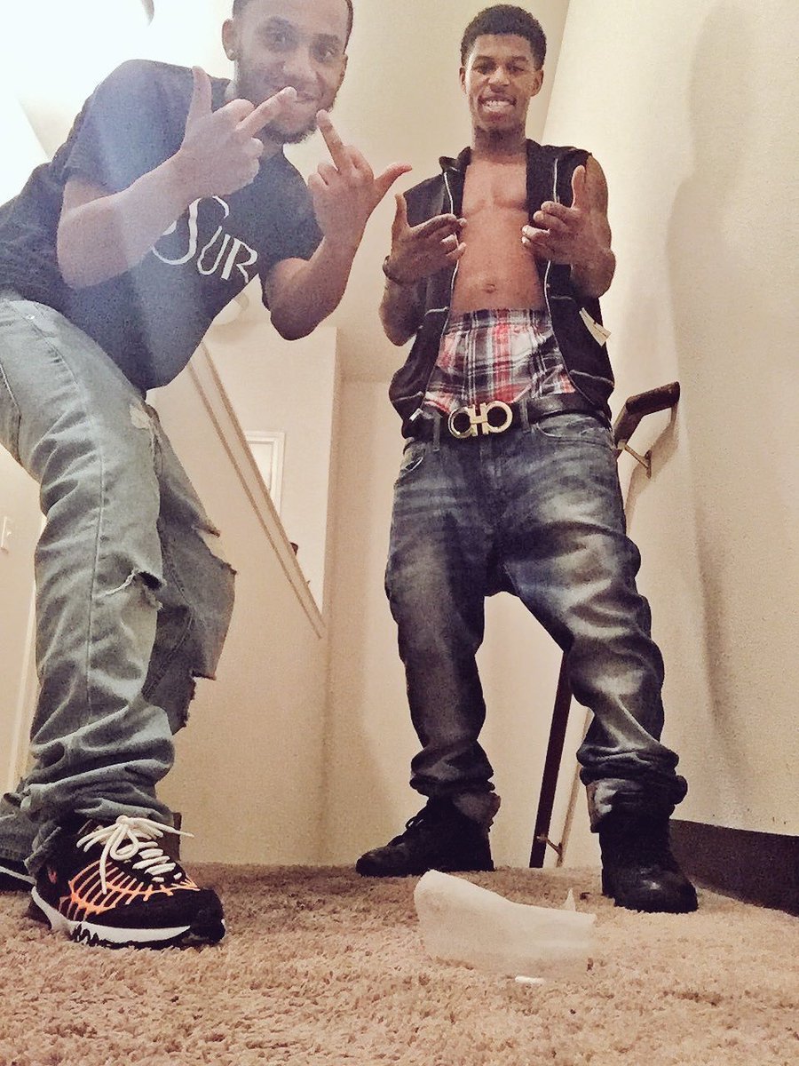 1helloedboy's tweet photo. Happy birthday Lil bihhhhhhh 🙏🏽💯 @YvngZachh #freeethislilwhore https://t.co/FyxxrMOnTc