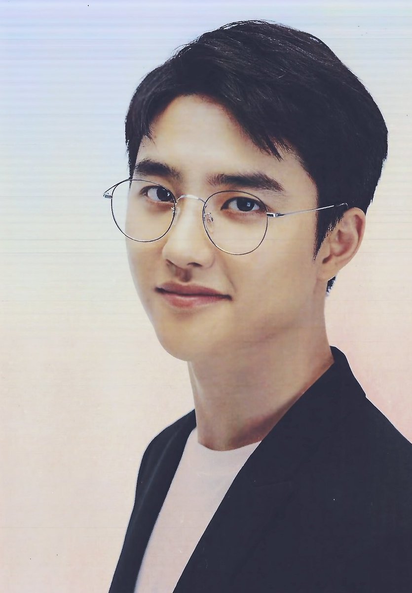 xbackL10's tweet photo. Con lentes se ve re lindo 😍

#DafBama2017_EXO https://t.co/dmK5hUG5s4