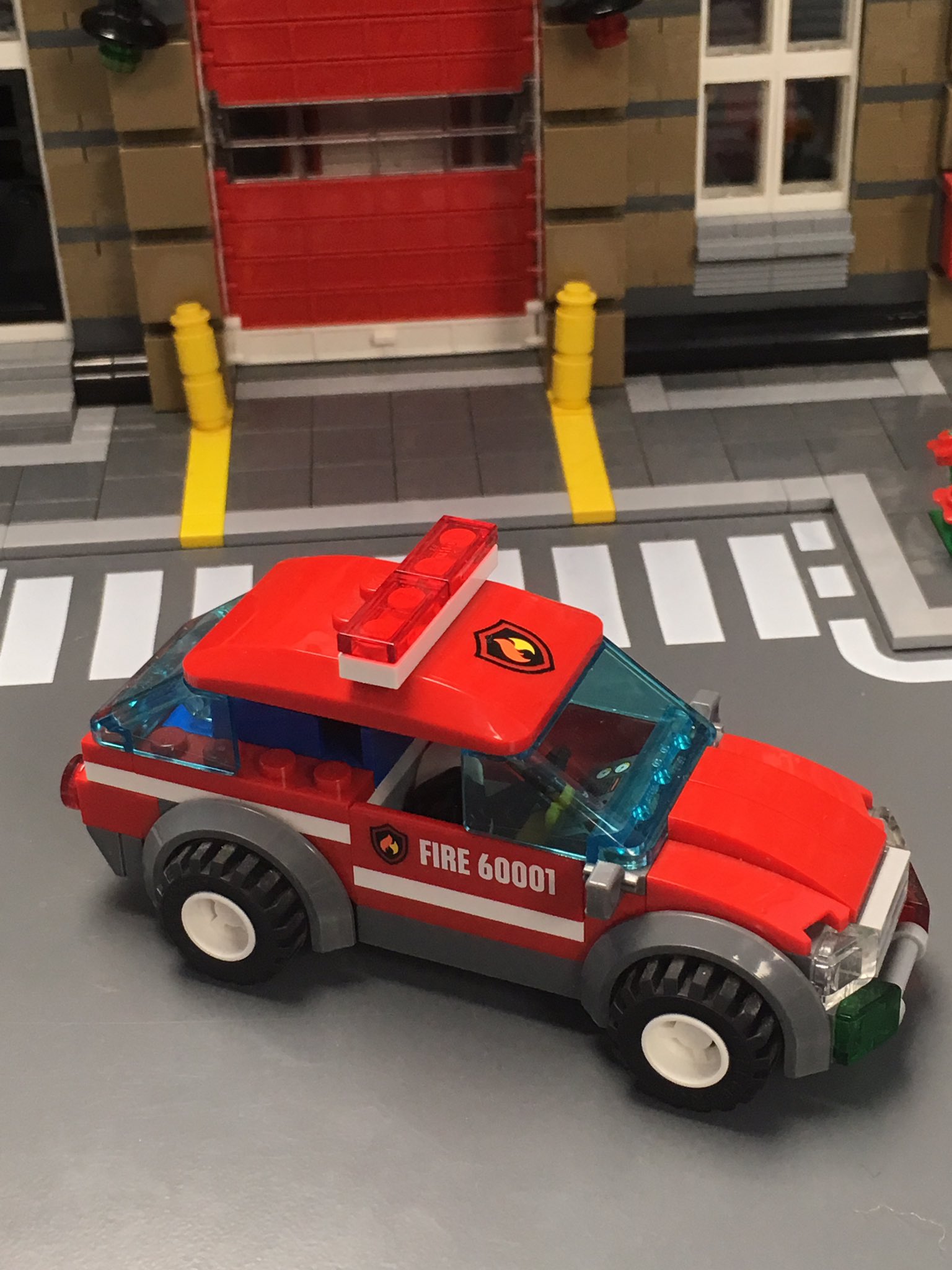 New Lego City on Twitter: "Cars 2-4, 2014 Chevy Impala. Chiefs vehicles. https://t.co/5d7pkmNDri" / Twitter
