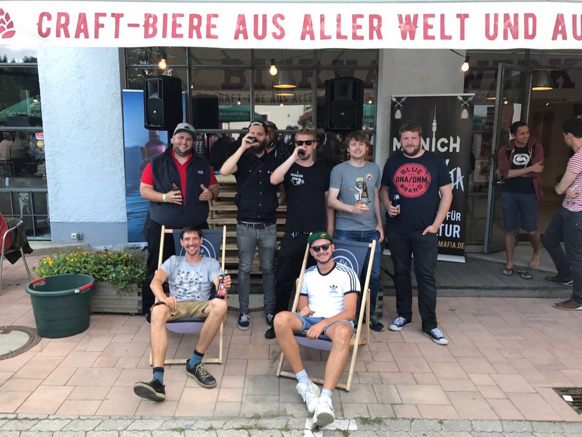 MunichBrewMafia's tweet photo. Hoffestl beim @bierhandwerk mit @Hoppebraeu, @BrewAgeAustria und isarkindl. #munichbrewmafia #einsimstehngehtnoch #CraftBeer #craftbier https://t.co/K9oW8e0RGR