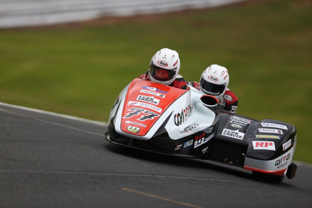 It's #sidecar victory for <a href="/timreeves77/">Tim Reeves</a> ahead of Stevens and Charlwood with the Birchall brothers in third! #SnettBSB